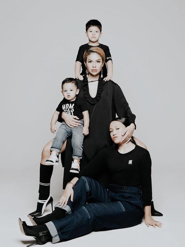 5 Pemotretan Nikita Mirzani dengan Ketiga Anaknya, Curi Perhatian