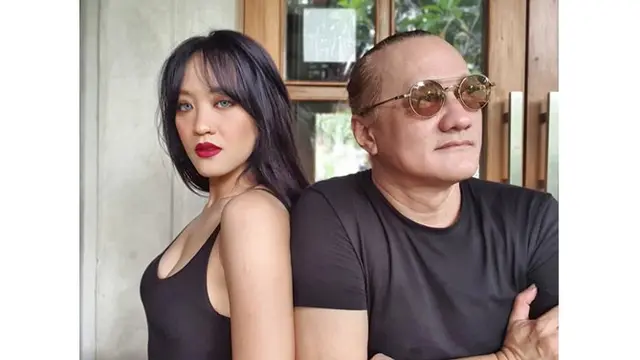 Inna Kamarie menikah dengan Beben Jazz pada 2018 silam, meski terpaut usia 19 tahun keduanya selalu tampil kompak.