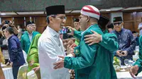 Pengurus PWNU DKI Jakarta Syarif  bersama Penjabat (Pj) Gubernur DKI Jakarta Heru Budi Hartono dalam acara Halal Bihalal Keluarga Besar NU, Rabu, (24/5/2023). (Foto: Pemprov DKI Jakarta)