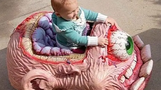7 Potret Absurd Wahana Bermain Anak dengan Desain Nyeleneh Ini Kocak