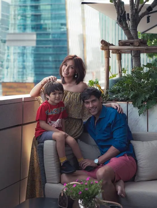 Meski belum menjadi pasangan suami istri, namun nyatanya El Barack Alexander, putra dari Jessica Iskandar sudah menganggap Richard Kyle sebagai ayahnya. (Liputan6.com/IG/@richo_kyle)