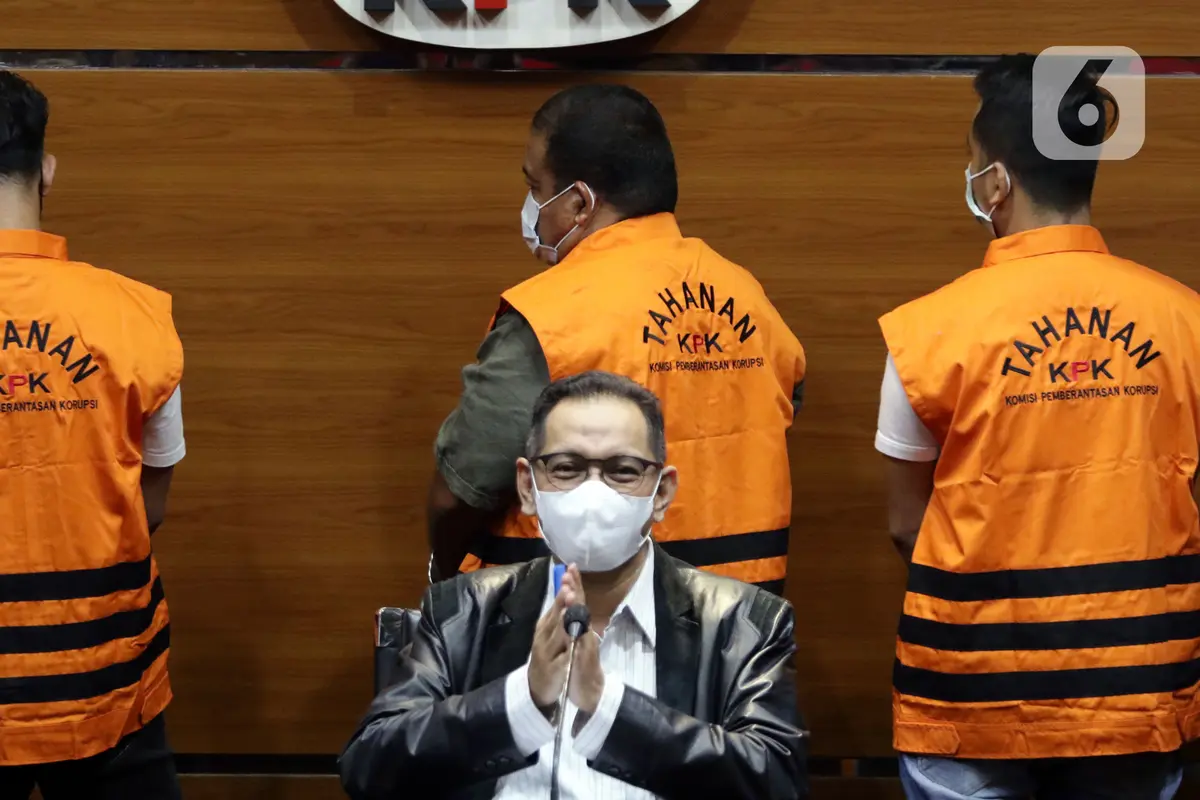 FOTO: KPK Tahan Bupati Langkat Terbit Rencana Perangin Angin