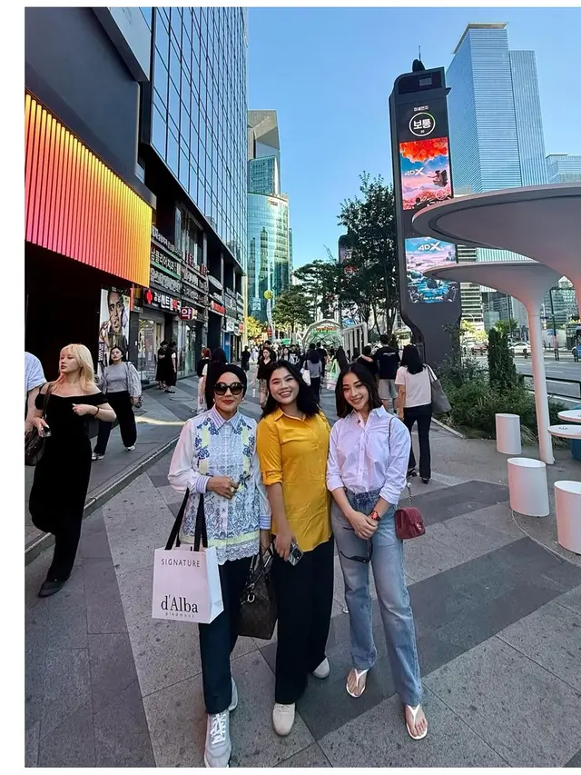 6 Gaya Nikita Willy Liburan di Korea Selatan Bareng Keluarga, Tampil Modis