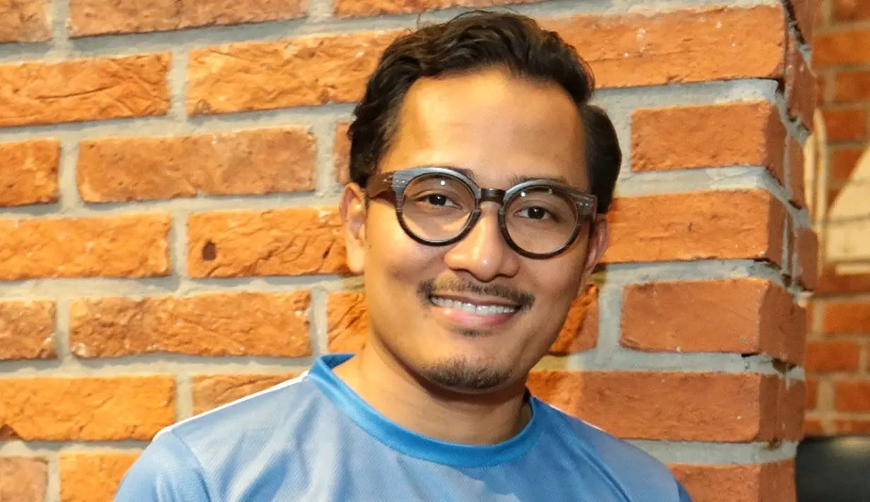 Pendatang Baru Pria Terpilih Piala Maya 2014 mengaku rambutnya itu sudah 8 tahun di simpannya. Baginya, menggunakan rambut sendiri lebih nyaman dibanding rambut orang lain. (Adrian Putra/Bintang.com)