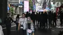 Masyarakat berjalan di terowongan Kendal, Jakarta Selatan, Jumat (30/12/2022). "Pada hari ini pemerintah memutuskan mencabut PPKM yang tertuang dalam Instruksi Mendagri Nomor 50 dan 51 Tahun 2022," ucap Jokowi melalui Youtube Sekretariat Presiden, Jumat (30/12). (Liputan6.com/Faizal Fanani)