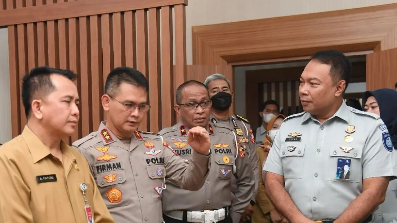 Tim Pembina Samsat yang terdiri dari PT Jasa Raharja, Korlantas Polri, dan Kementerian Dalam Negeri, tengah gencar melakukan sosialisasi dalam upaya mengingatkan kepatuhan masyarakat membayar pajak kendaraan bermotor (PKB).