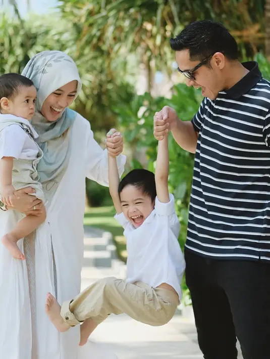 Dude Harlino dan Alyssa Soebandono