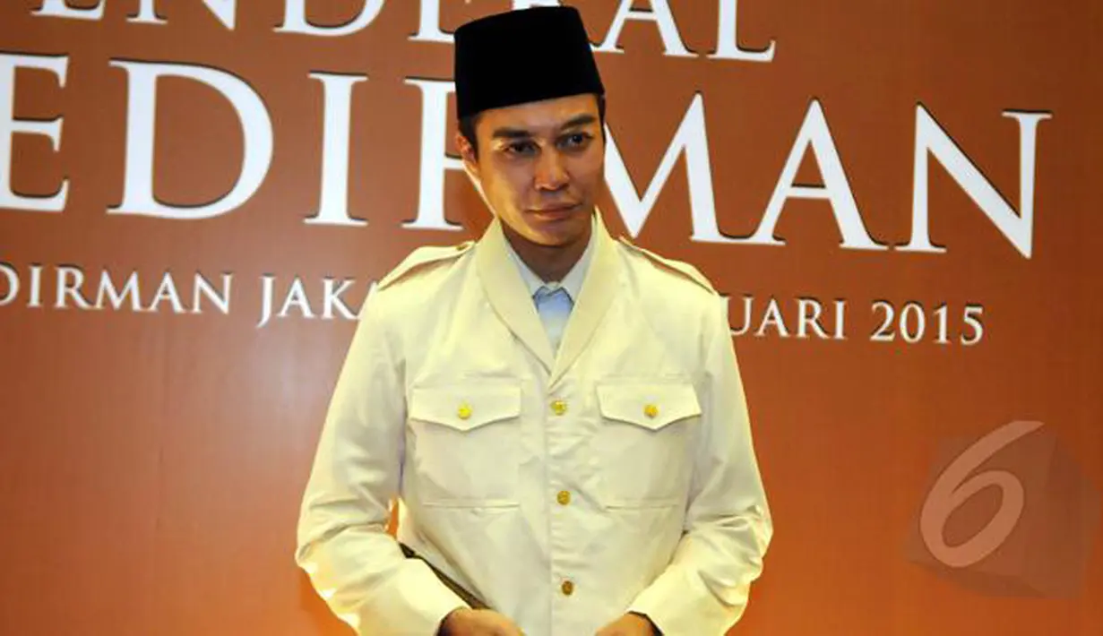 Masih di film yang sama dengan Adipati, Baim Wong mendapat kesempatan untuk menjadi tokoh proklamator Indonesia, Presiden Soekarno. Paras tampan dan gagahnya sangat mendukung karakternya saat itu. (doc.Liputan6.com)