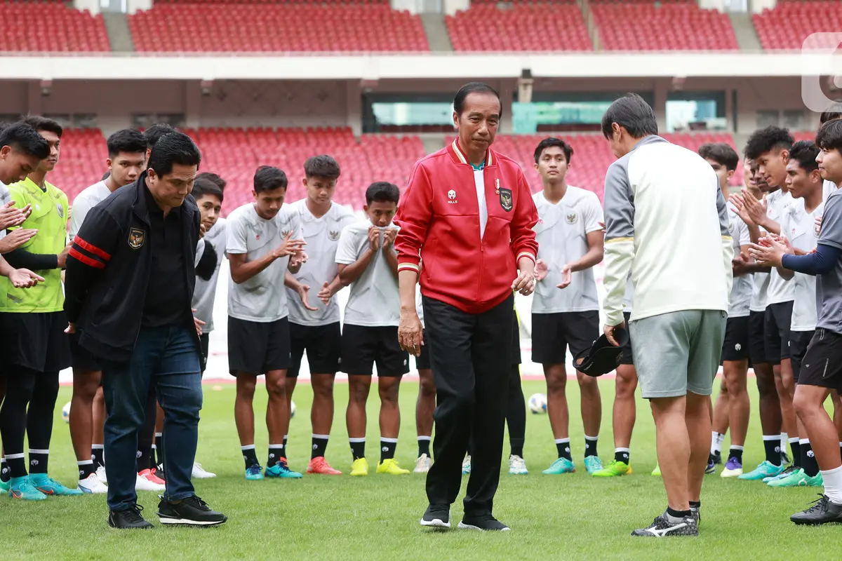 Momen Jokowi Beri Semangat untuk Timnas Indonesia U-20 yang Gagal Tampil di Piala Dunia U-20 2023
