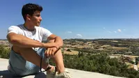 Pebalap Repsol Honda, Marc Marquez, melakukan sesi tanya jawab dengan fans via Facebook pada Rabu (12/7/2017). (Bola.com/Twitter/marcmarquez93)