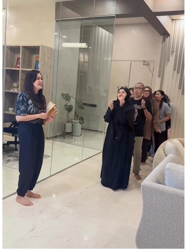 6 Artis Bagi-bagi THR Mewah ke Karyawan, Nagita Slavina hingga Maia Estianty