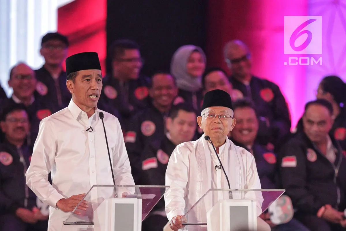 Ekspresi Jokowi - Ma'ruf Amin Saat Mengikuti Debat Perdana