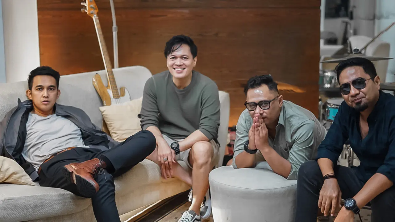 Ada Band bersama vokalis baru, Indra Sinaga. (Dok. Istimewa)