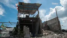 Kampung Aquarium, Luar Batang, Jakarta Utara, kembali membangun rumahnya. Beberapa di antara mereka bahkan mendirikan bangunan permanen di lokasi yang pernah digusur 