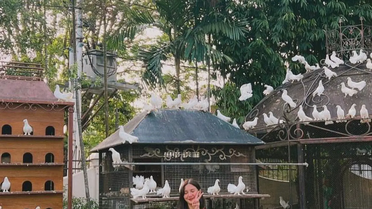 8 Potret OOTD Outer Lengan Panjang ala Anya Geraldine hingga Mikha Tambayong