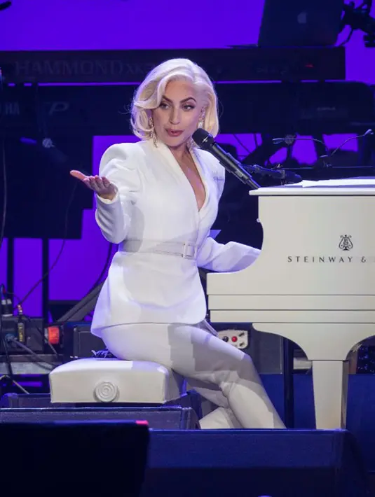 Seperti yang diwartakan Ace Showbiz, patung Lady Gaga yang dibuat di  Madame Tussauds tidak mirip dengan sosok asil sang bintang. Bahkan, ptung tersebut malah berkesan mengerikan. (AFP/Jim Chapin)