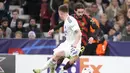 Gelandang Manchester City, Bernardo Silva berusaha melewati pemain FC Copenhagens, Lukas selama pertandingan lanjutan grup G Liga Champions di Stadion Parken di Kopenhagen, Denmark, Selasa 11 Oktober 2022. FC Copenhagen bermain imbang atas City 0-0. (Liselotte Sabroe/Ritzau Scanpix via AP)