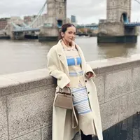 Penampilan Enzy Storia saat liburan keliling Eropa bareng bestie curi perhatian. @enzystoria.