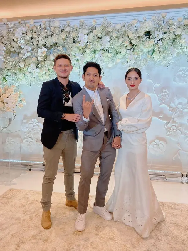 Momen Seleb Tanah Air Hadiri Pernikahan Ibnu Jamil dan Ririn Ekawati