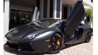 Lamborghini Aventador LP700-4 Black. (Youtube)