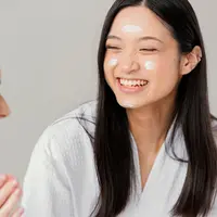 Ada banyak cara yang lebih alami dan terjangkau untuk membantu meredakan tampilan garis-garis halus dan kerutan. (foto/dok: freepik)