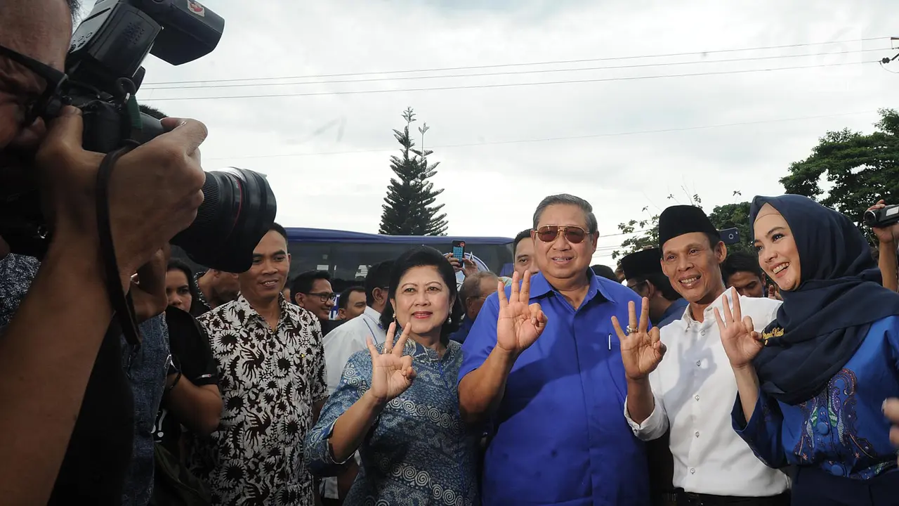 Didampingi Ani dan Ibas, SBY Hadiri Pengobatan Massal di Bogor