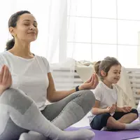 Di tengah kehidupan yang serba cepat dan penuh distraksi, menjaga fokus anak bukanlah hal yang mudah. Notifikasi gadget, tontonan instan, hingga jadwal yang padat sering membuat anak sulit bertahan dalam satu aktivitas dalam waktu lama.  (foto/dok: freepik)