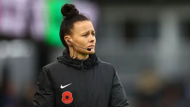 Wasit wanita Rebecca Welch