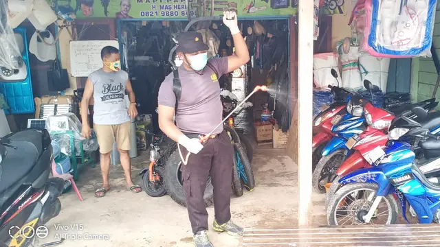 Penyemprotan disinfektan oleh Polres Mappi