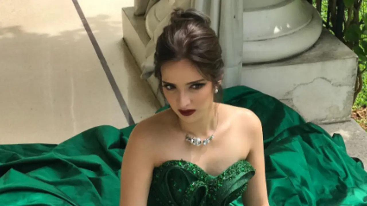 Style Kece Nia Ramadhani yang Nggak Keliatan Sudah Punya 2 Anak