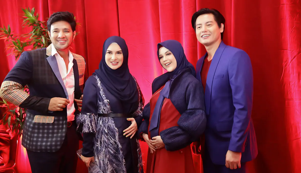 Cut Meyriska dan Roger Danuarta di acara IFA 2020. (Bambang E Ros/Fimela.com)