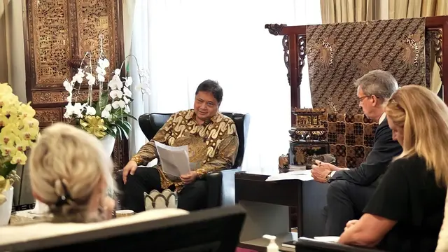 Menko Perekonomian Airlangga Hartarto sebagai Ketua Delegasi RI bertemu dengan Duta Besar Uni Eropa untuk Indonesia dan Brunei Darussalam, H.E Mr. Vincent Piket.