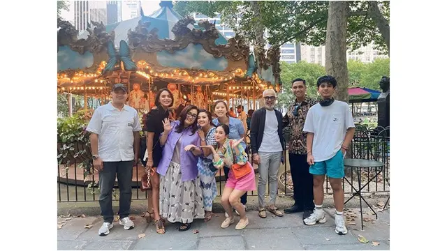 6 Potret Bunga Zainal Temani Anak Belajar di Amerika, Sambil Liburan Bareng Suami