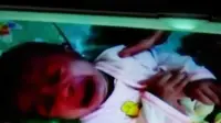 VIDEO: Lapar, Seorang Ayah Lempar Bayinya ke Tungku