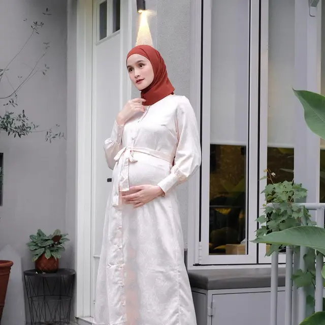 Sudah Terlihat, Ini 6 Potret Nadya Fricella Istri Miqdad Addausy Pamer Baby Bump