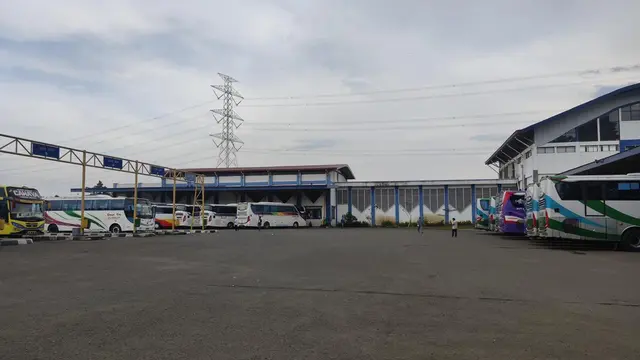 Kondisi terminal Jatijajar, Kota Depok, menjadi salah satu titik keberangkatan pemudik (Liputan6.com/Dicky Agung Prihanto)