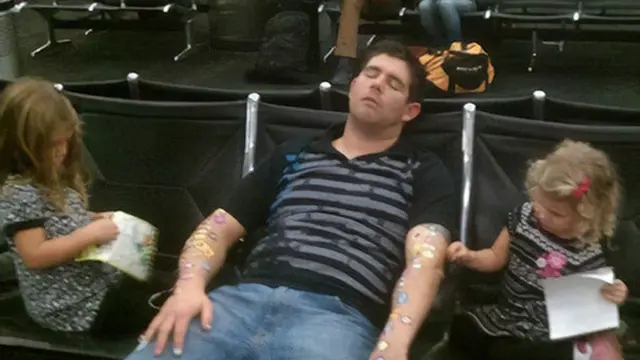 foto konyol orang di bandara (foto: brightside)