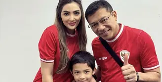 Ashanty membagikan momen seru saat Arsya Hermansyah didapuk jadi pendamping tim nasional Indonesia dalam laga melawan Irak pada 6 Juni. [@ashanty_ash]
