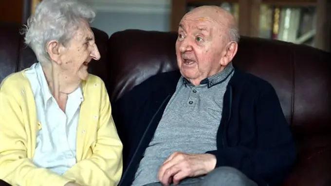 Ibu dan anak tinggal di panti jompo yang sama./Copyright liverpoolecho.co.uk