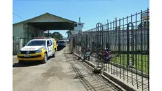 Jumlah tahanan yang kabur massal ada 40 napi. Mereka meledakkan tembok lalu melenggang keluar dari rumah tahanan yang disebut-sebut memiliki keamanan ketat