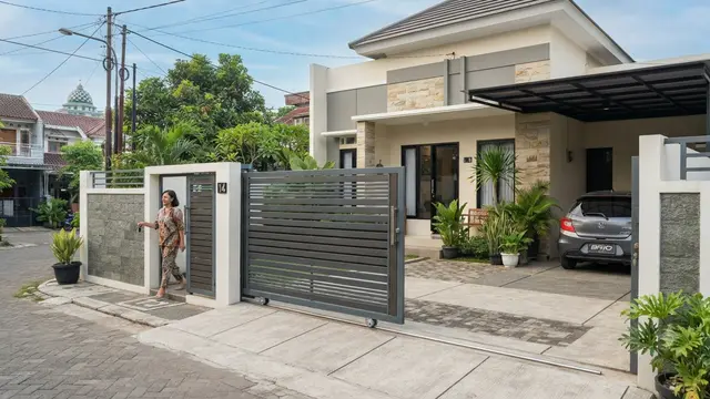 Model Gerbang Rumah Kecil yang Elegan Model Geser untuk Lahan Terbatas