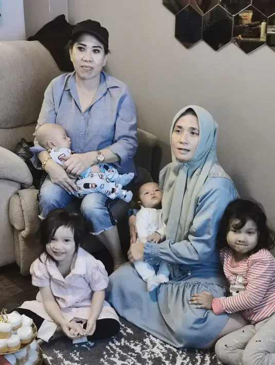 Inara yang saat itu masih kecil, kerap mendampingi sang mama ke lokasi syuting. [Instagram/mommy_starla]