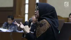 Eni Maulani Saragih saat menjadi saksi sidang lanjutan dugaan suap kesepakatan kontrak kerja sama pembangunan PLTU Riau-1 dengan terdakwa Idrus Marham di Pengadilan Tipikor, Jakarta, Selasa (29/1). (Liputan6.com/Helmi Fithriansyah)