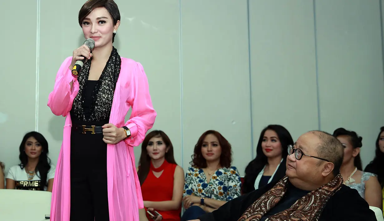 Kedatangan artis ke Lanud Halim Perdana Kusuma hasil kerja sama pihak label Nagaswara dengan TNI AU yang merayakan HUT ke-70 tahun. (Deki Prayoga/Bintang.com)