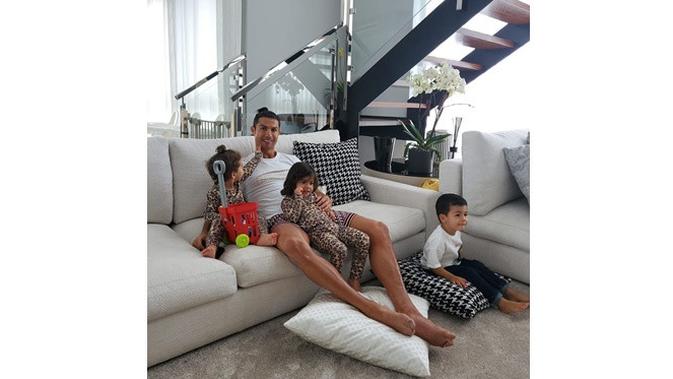 7 Potret Isi Rumah Cristiano Ronaldo untuk Karantina Mandiri, Ditaksir Seharga Rp 138,8 Miliar (sumber: Instagram.com/cristiano)