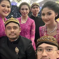 Gaya Istri, Anak, dan Mantu Jokowi saat Kondangan, dok: (@kaesangp)