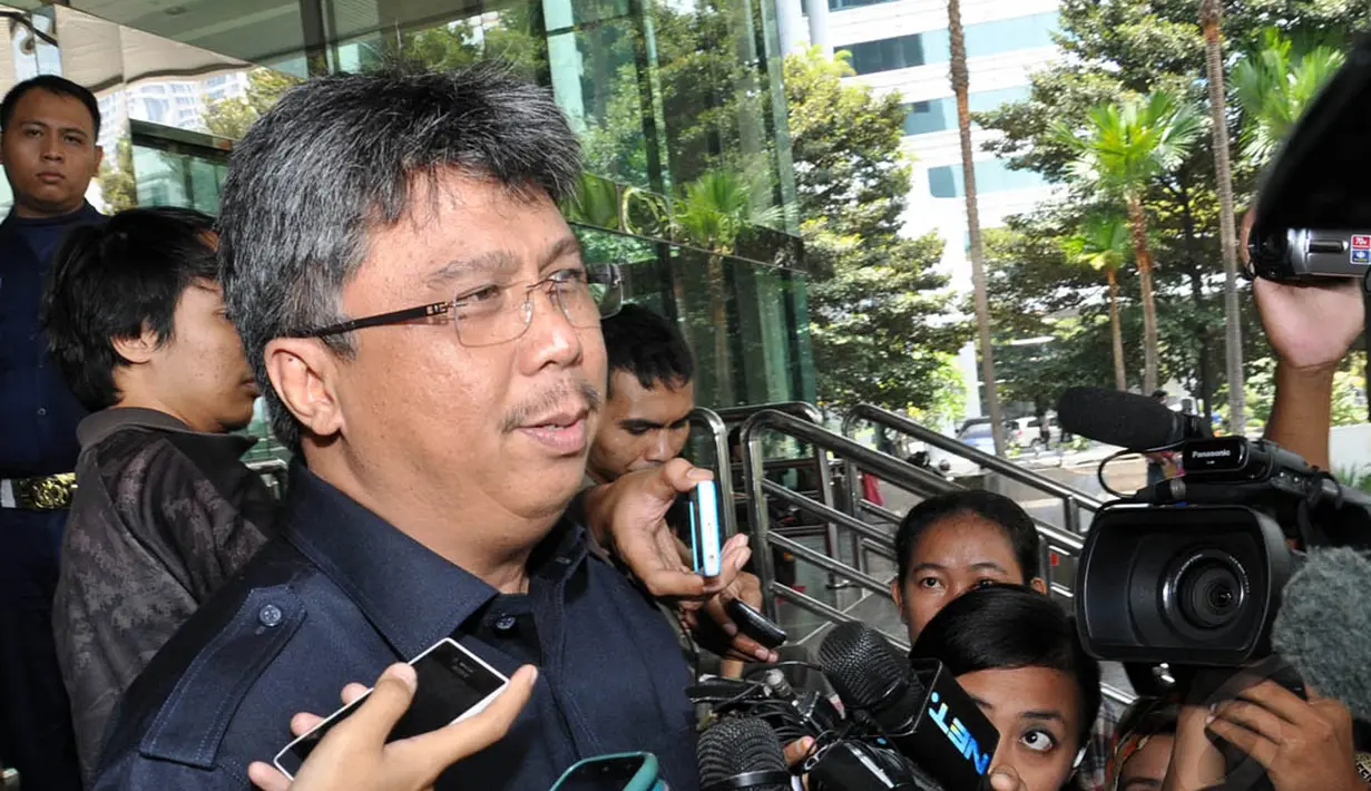 Dirut PT Assa Nusa Indonesia Paul Nelwan saat menjawab pertanyaan wartawan yang menunggunya di Gedung KPK, Jakarta, (30/9/14). (Liputan6.com/Miftahul Hayat)