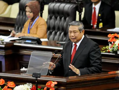 Presiden RI ke-6 sekaligus Chair of Global Green Growth Institute Susilo Bambang Yudhoyono berpidato pada Konferensi Parlemen Asia Afrika, Jakarta, Kamis (23/04/2015). SBY berharap Asia-Afrika terbebas dari kemiskinan. (Liputan6.com/Andrian M Tunay)