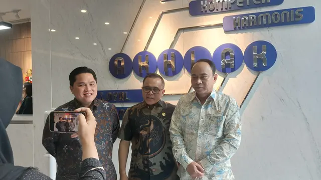 Menteri BUMN Erick Thohir telah bertemu dengan Menteri Pendayagunaan Aparatur Negara dan Reformasi Birokrasi (PAN-RB) Abdullah Azwar Anas dan Menteri Komunikasi dan Informatika Budi Arie Setiadi, Kamis (4/1/2024).