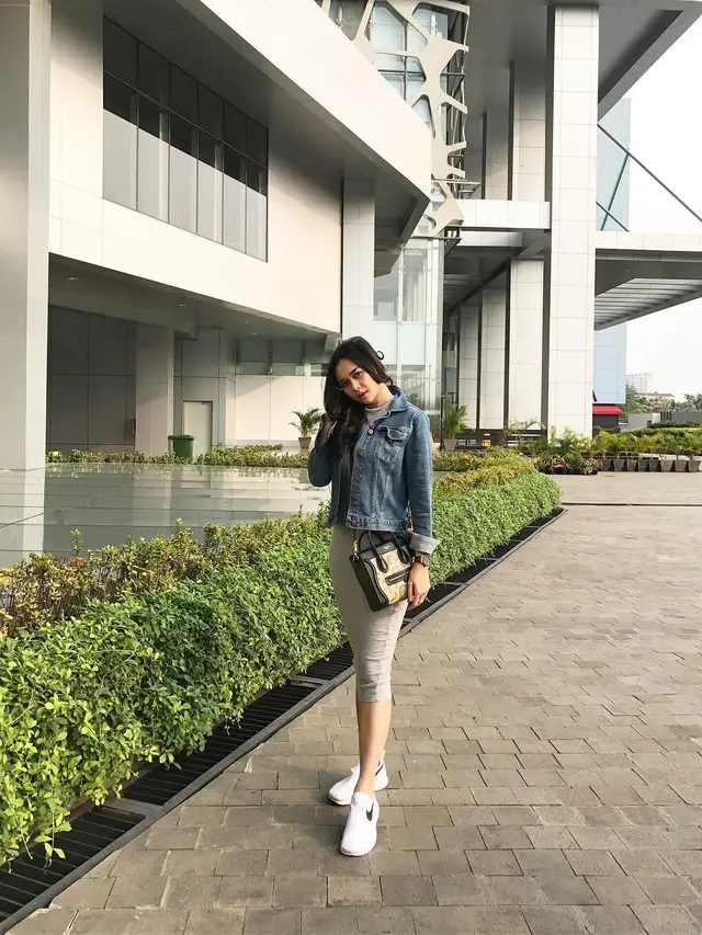 [Bintang] Aura Kasih